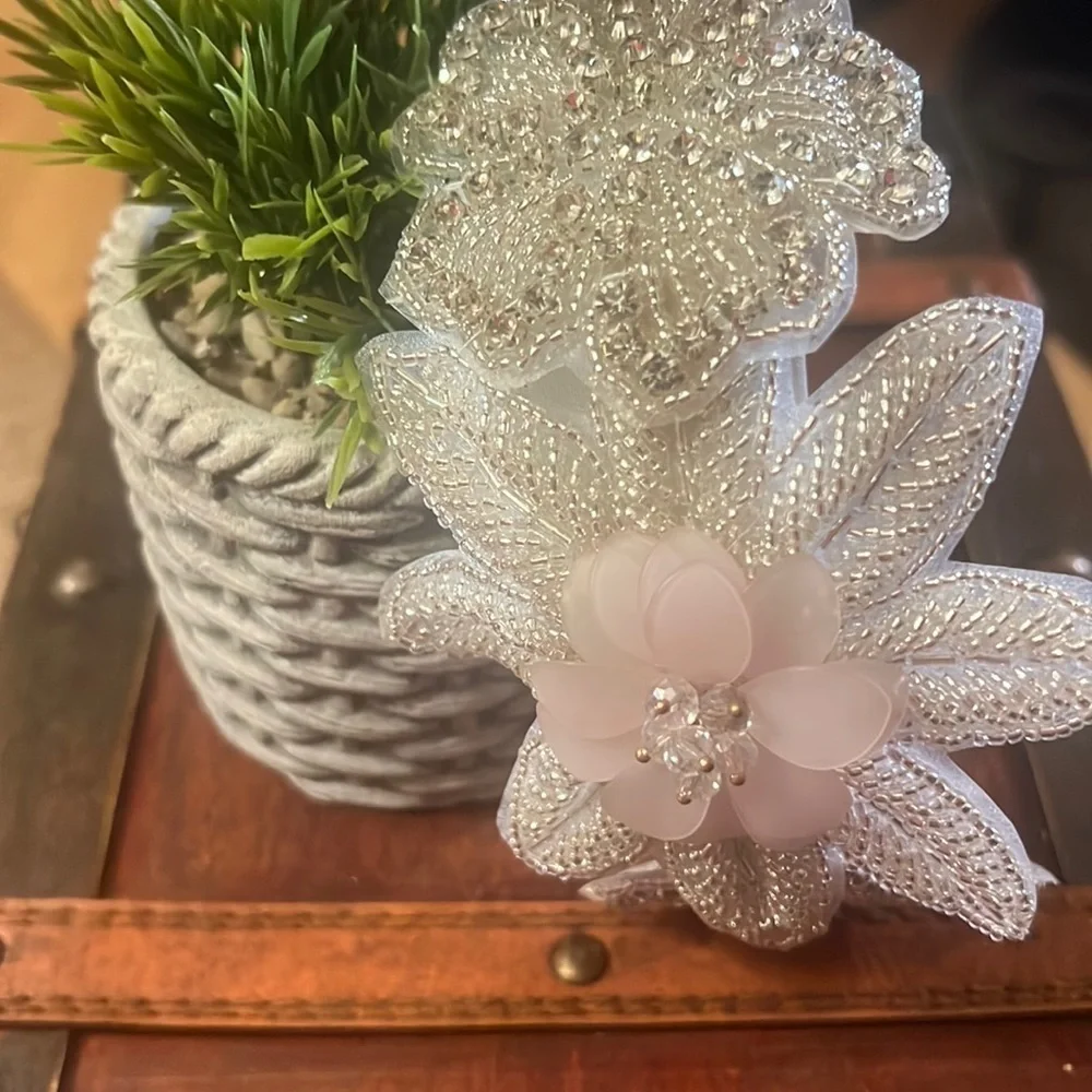Elegant flower headband